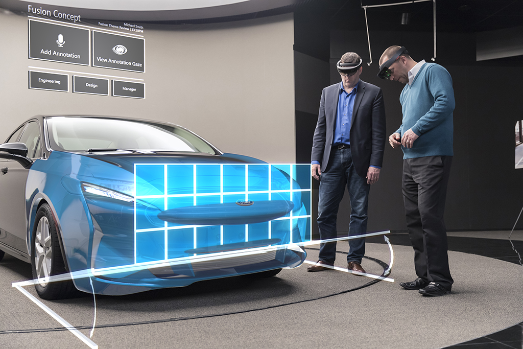 当佩戴无线眼镜的设计师在真实车辆周围走动时，微软HoloLens技术可以扫描并映射现实的环境，其精准度远远超过GPS技术.jpg