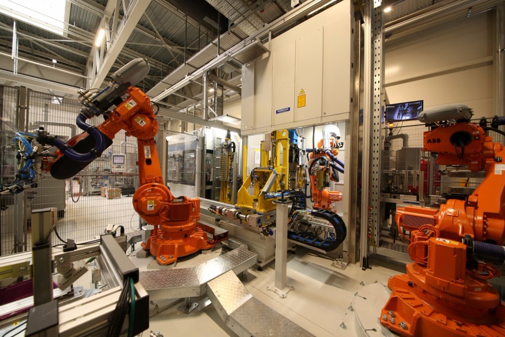 06.创新生产技术：模组生产线上的机器人.jpg
