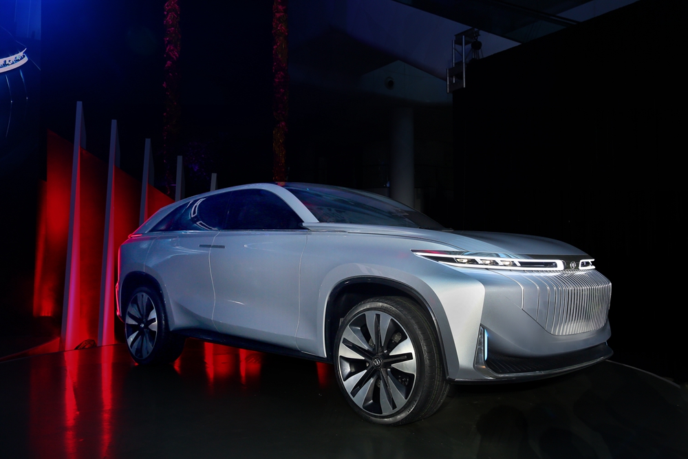 4-OFFSPACE+SUIT概念车，代表北京汽车对未来设计的探索.jpg