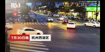 “杭州奔驰撞人”司机被采取刑事强制措施 车飞速冲过路口视频曝光 - 我们视频 - 新京报网1.gif