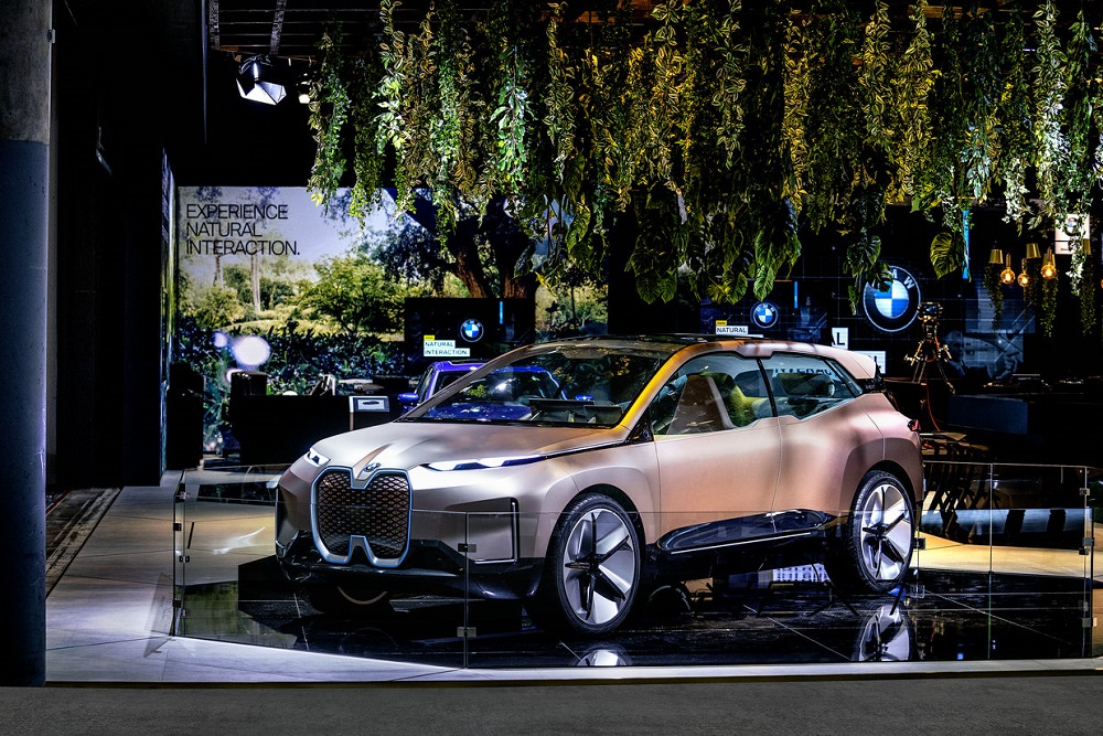 01.BMW自然交互系统将率先应用在2021年量产的BMW iNEXT车型上.jpg