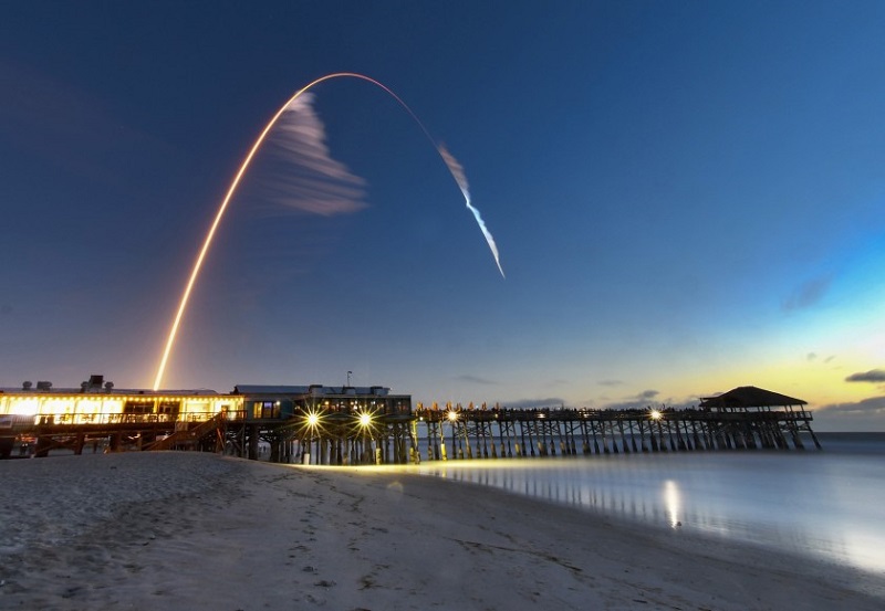 12月20日从佛罗里达州卡纳维拉尔角的码头公园看到，一架ULA阿特拉斯V火箭上的波音CST-100 Starliner飞船在一次无螺旋轨道飞行测试中从卡纳维拉尔角空军基地40号发射场飞往国际空间站。 22.jpg