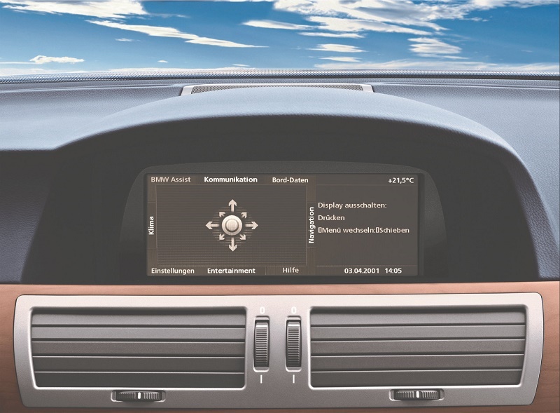 06. BMW iDrive系统于2001年首次搭载在BMW 7系上.JPG