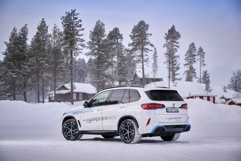 03. BMW iX5 Hydrogen氢燃料电池车在北极圈接受极寒测试.jpg