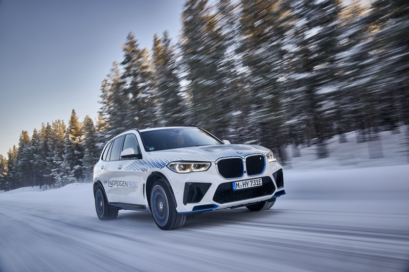 04. BMW iX5 Hydrogen氢燃料电池车冬测性能表现优异.jpg