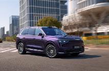 从销量标杆到价值标杆，问界M8以新豪华科技护航寒冬无忧出行