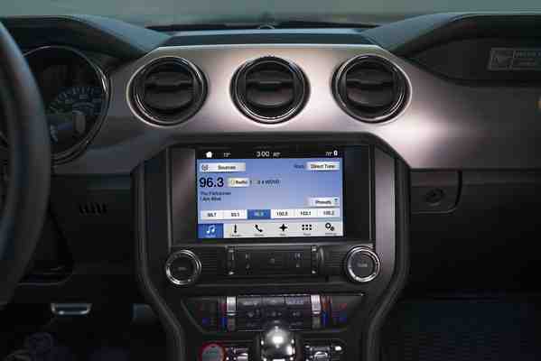 17款Mustang 2.3T车型全系升级标配SYNC 3车载连接系统