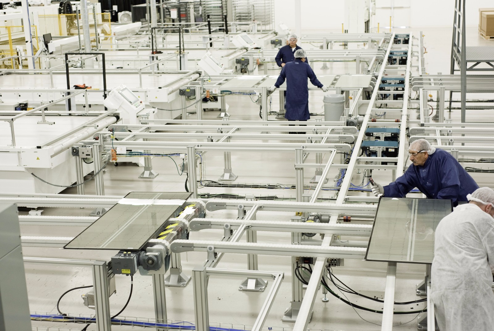 us-unveils-higher-tariffs-on-china-solar-cell-imports.jpg
