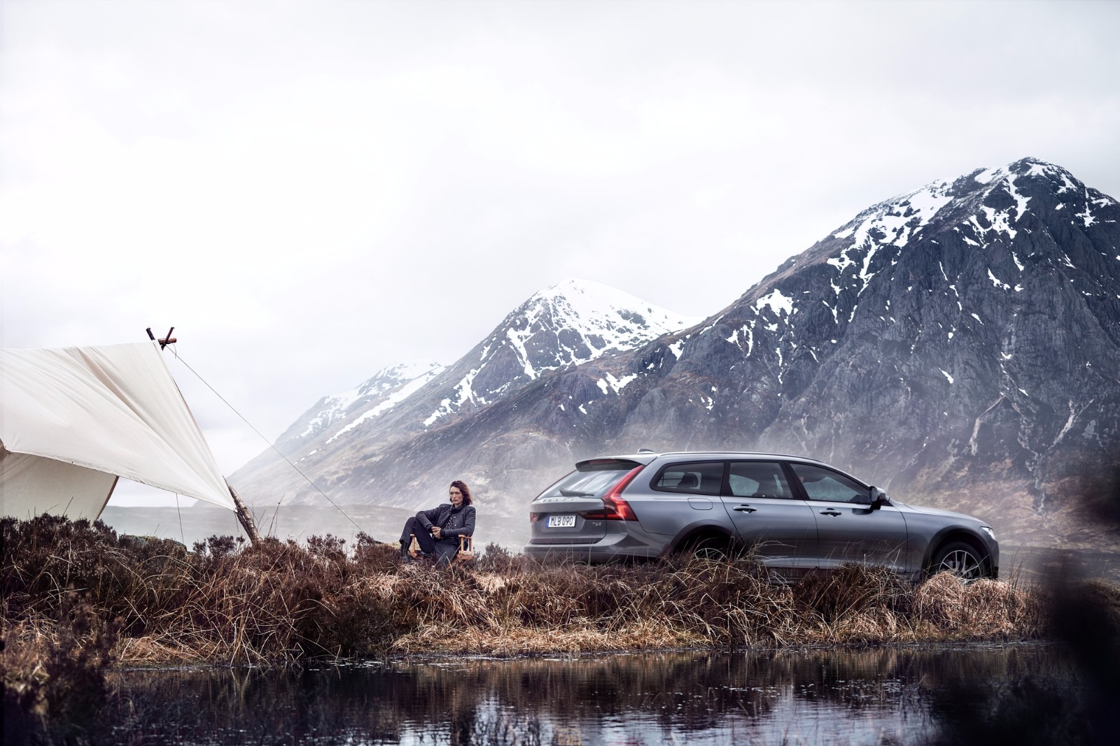 V90 Cross Country (5).jpg