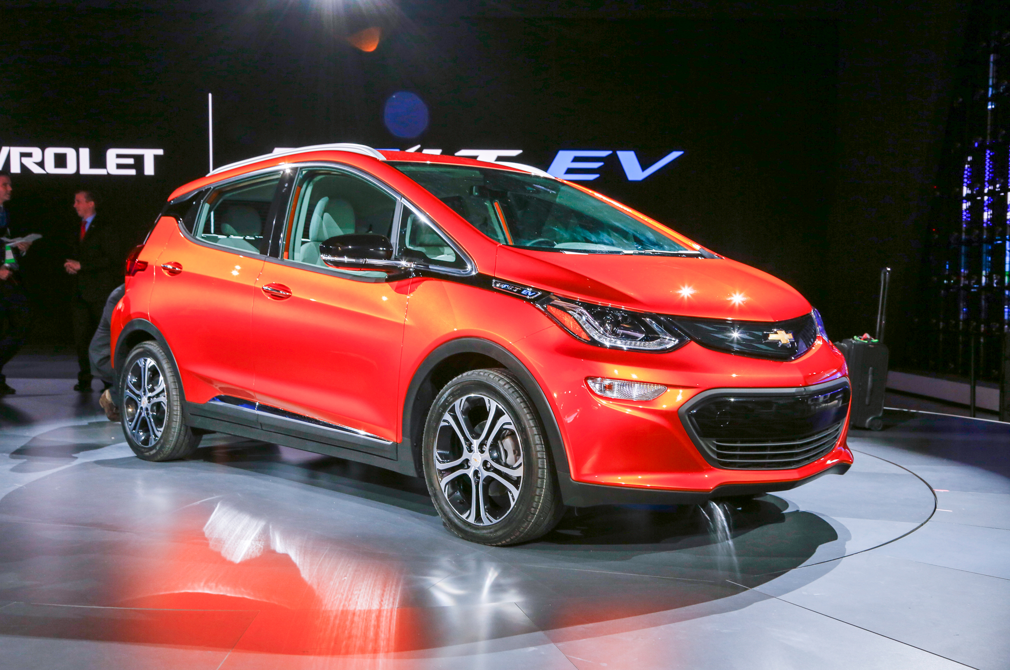 2017-Chevrolet-Bolt-EV-front-three-quarter-1.jpg