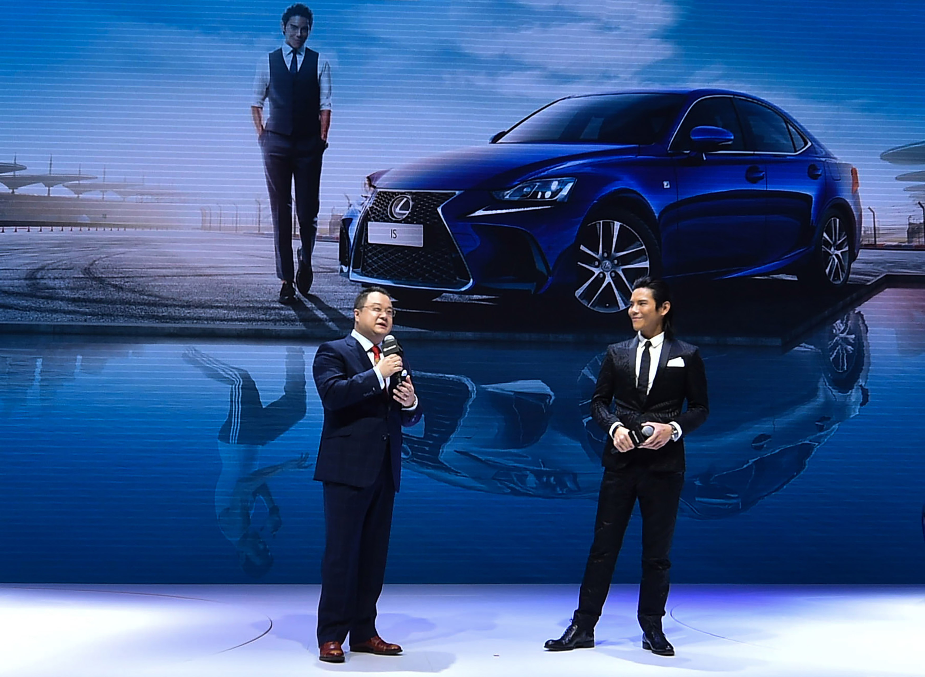 04-LEXUS雷克萨斯中国市场推广部部长陈忱先生对话著名影星向佐先生.jpg