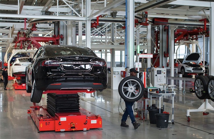 Tesla-Factory_huxiu101602.jpg