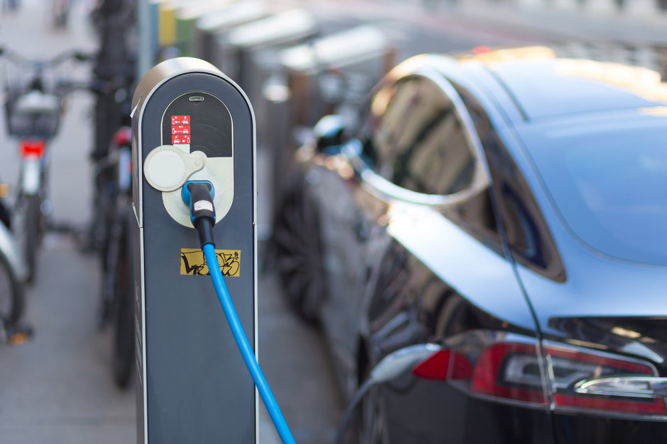 SHUTTERSTOCK_EV_CHARGING.jpg