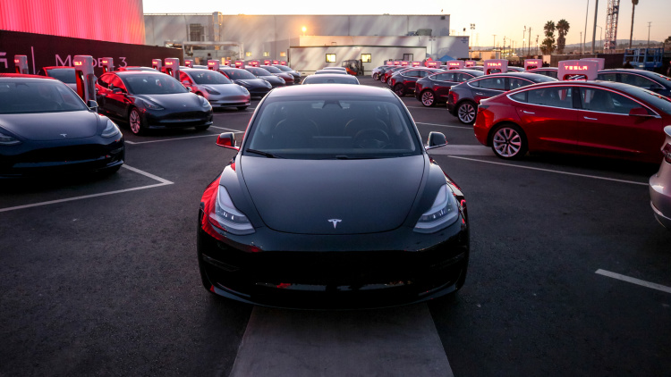 model-3-first-deliveries-1.jpg