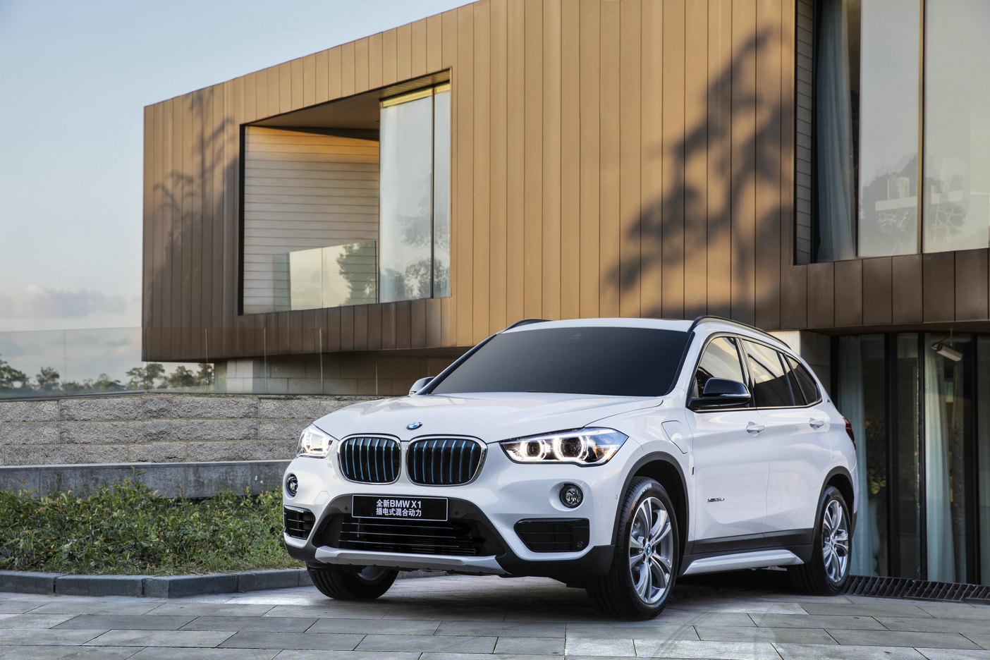 09. 全新BMW X1插电式混合动力.jpg