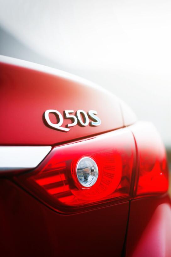 3.2017款Q50 Hybrid完成0-100公里每小时加速仅需4.9秒.jpg