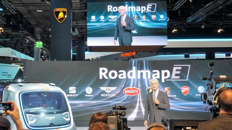 415ac2d0beb0f8456347e9537cd81d8e89d3e0f1-volkswagen-group-night-auf-der-iaa-2017m--ller-roadmap1505167946.jpeg