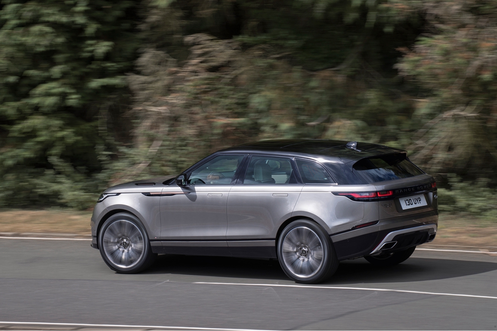 RR_Velar_18MY_400_GLHD_PR_Location_Dynamic_010317.jpg