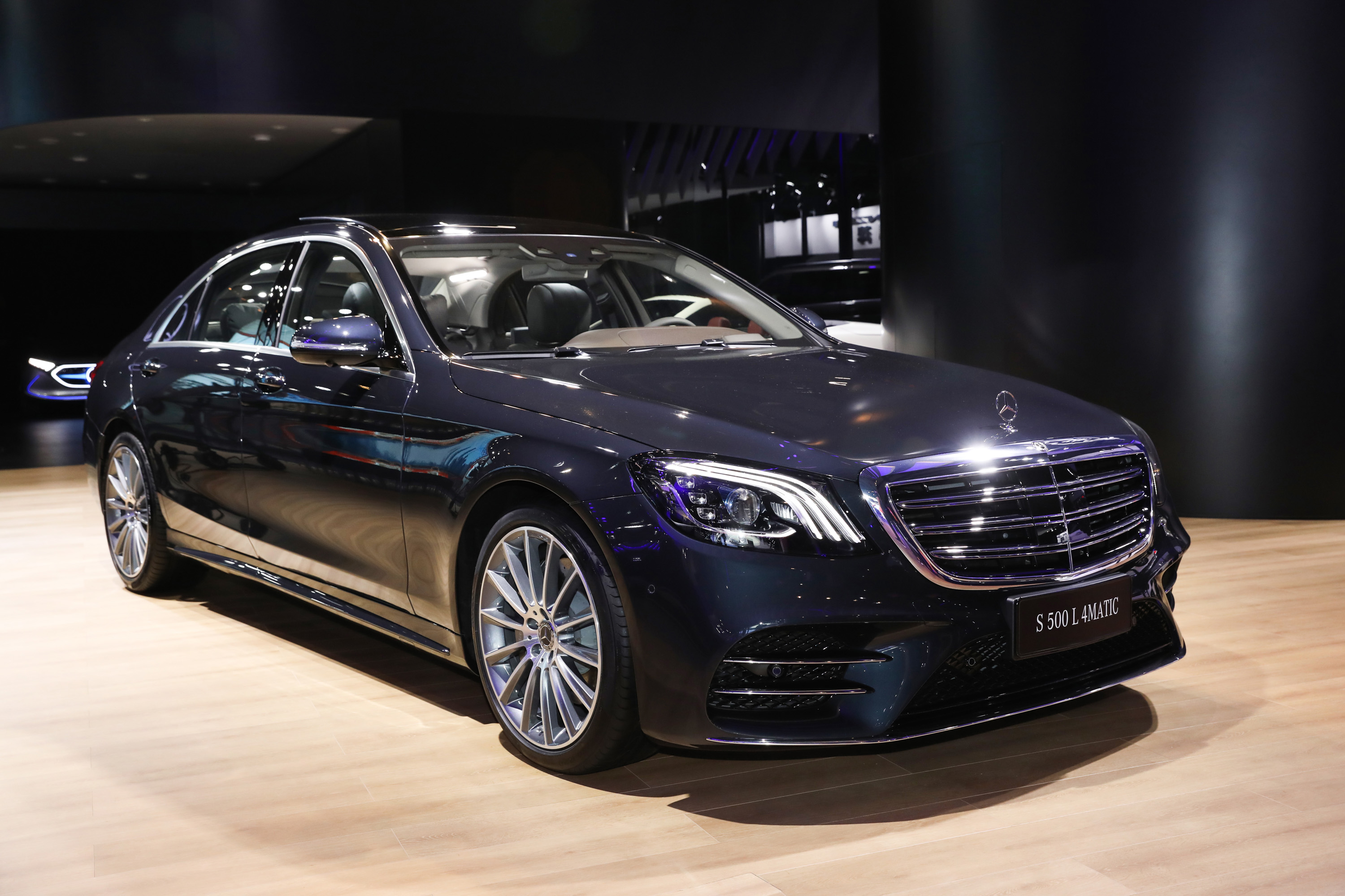 10. 搭载全新直列6缸发动机的新一代梅赛德斯-奔驰S 500 L 4MATIC正式上市，完美诠释极致乘坐舒适性与卓越驾控体验.jpg
