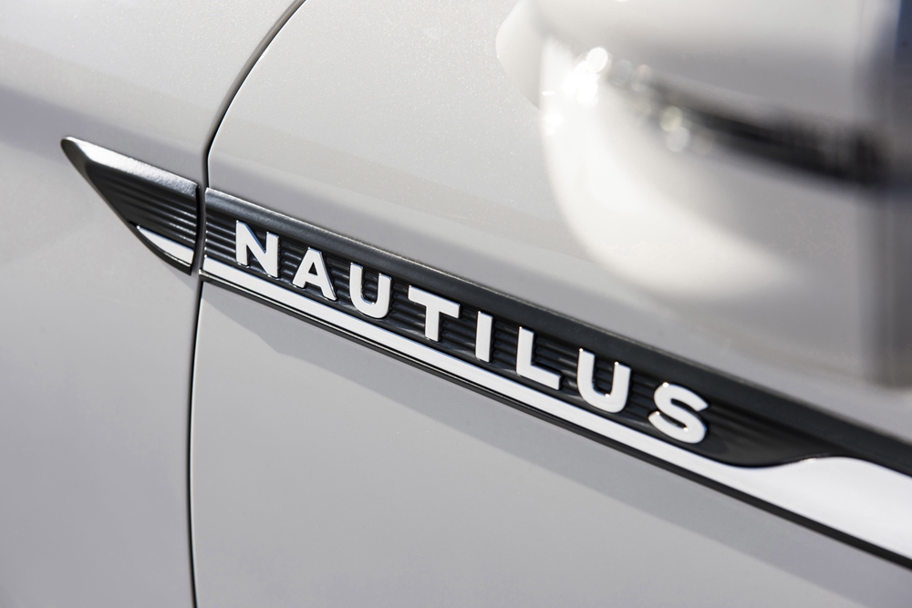 new-19lincoln-nautilus-11-hr-1.jpg