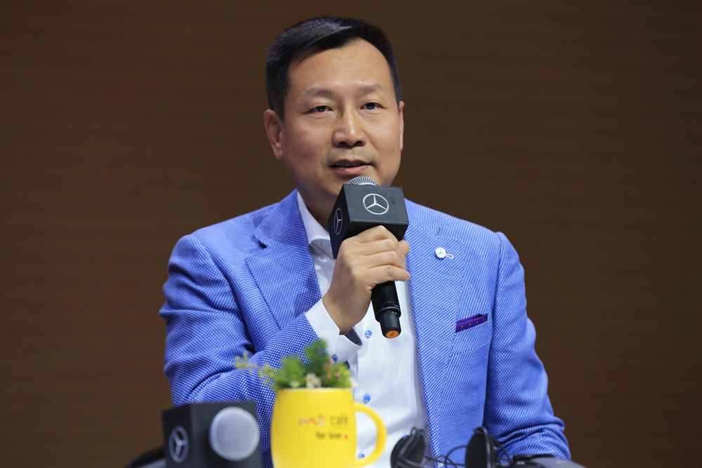 02. 北京梅赛德斯-奔驰销售服务有限公司高级执行副总裁李宏鹏先生.jpg