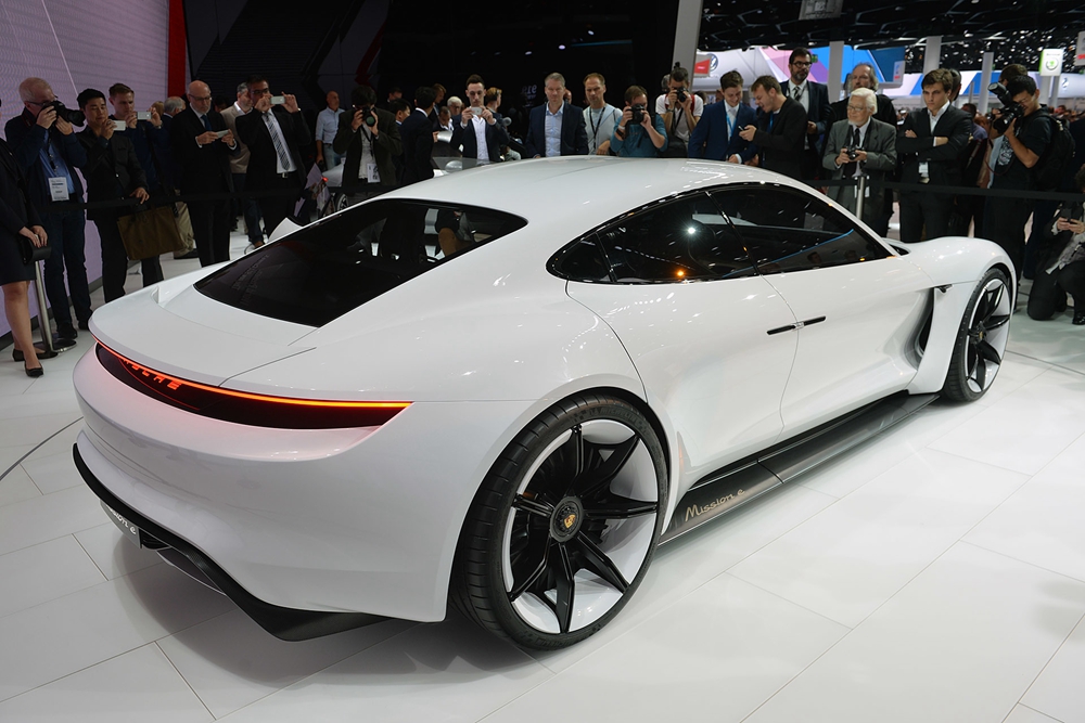 01-porsche-mission-e-concept-frankfurt-2.jpg