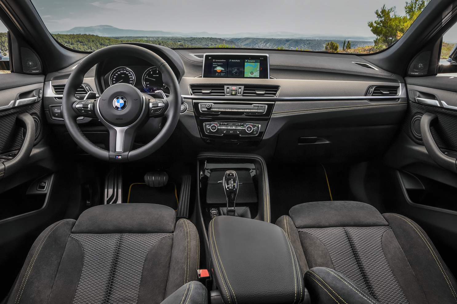 05.创新BMW X2 内饰.jpg