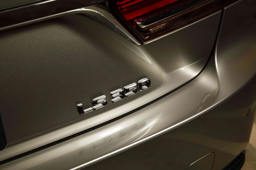 全新雷克萨斯LS 350_尾标01.jpg