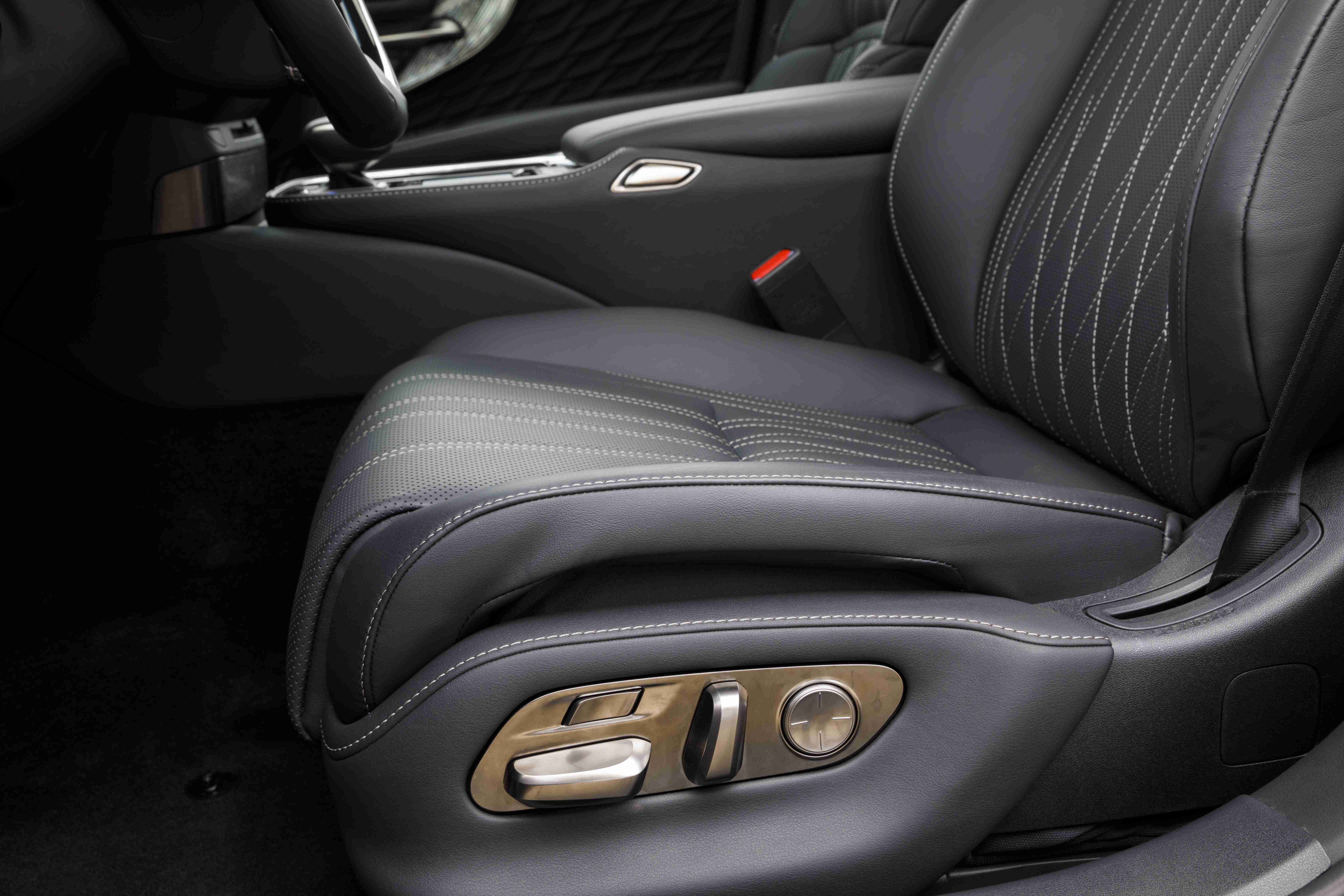 全新雷克萨斯LS 500h_座椅02.jpg