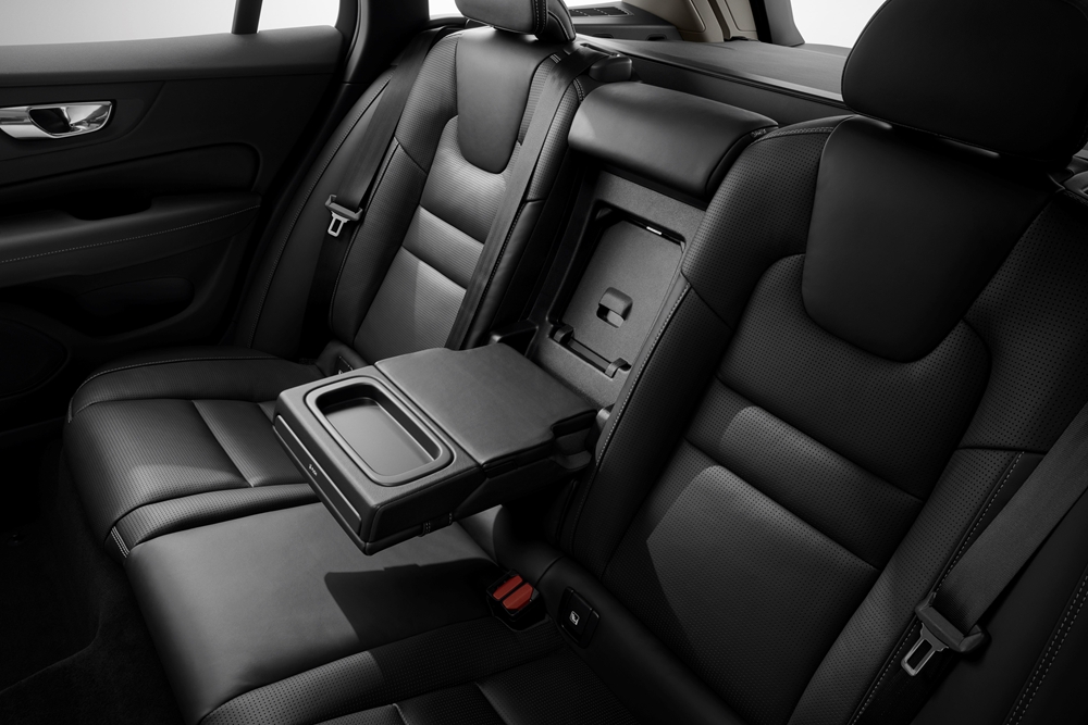 223519_New Volvo V60 interior.jpg