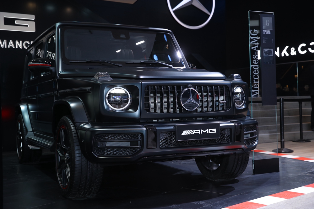 13.+全新梅赛德斯-AMG+G+63高性能越野车配备哑光黑色22英寸黑色交叉幅条锻造式轮毂带有红色法兰.jpg