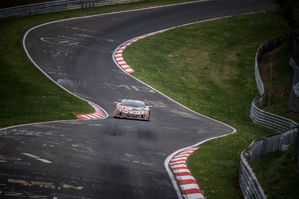 02 - 兰博基尼Aventador SVJ以6分44秒97成绩刷新纽博格林北环赛道圈速纪录.jpg