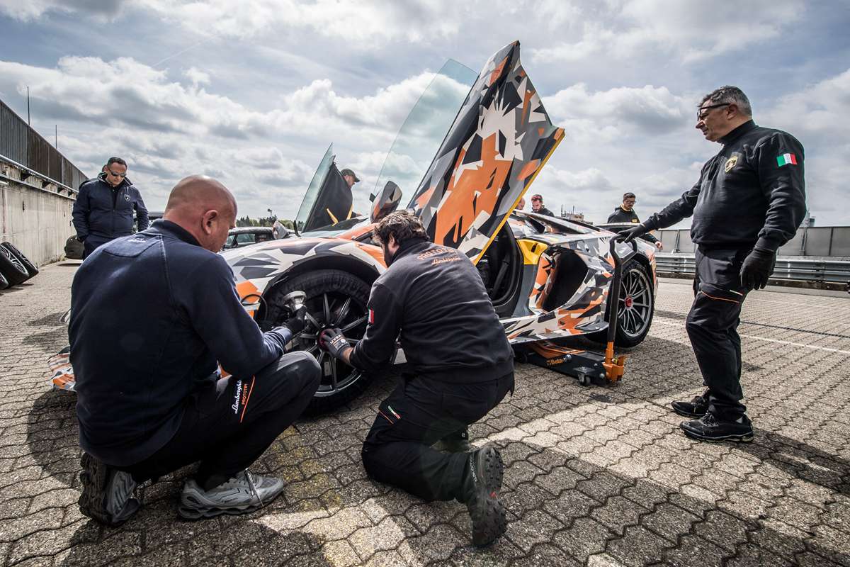 07 - 兰博基尼Aventador SVJ以6分44秒97成绩刷新纽博格林北环赛道圈速纪录.jpg