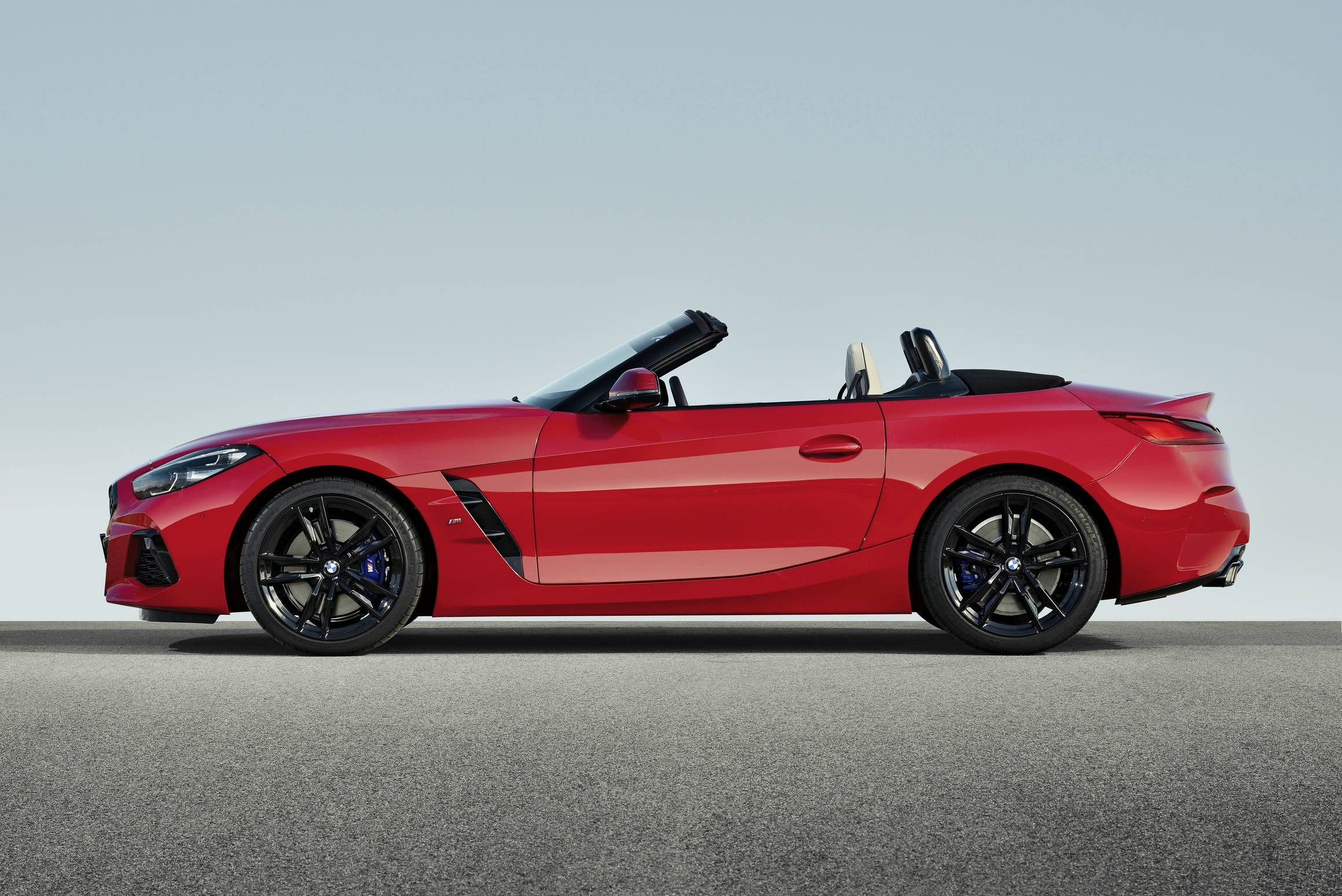 02.__全新一代BMW__Z4-侧面静态.jpg