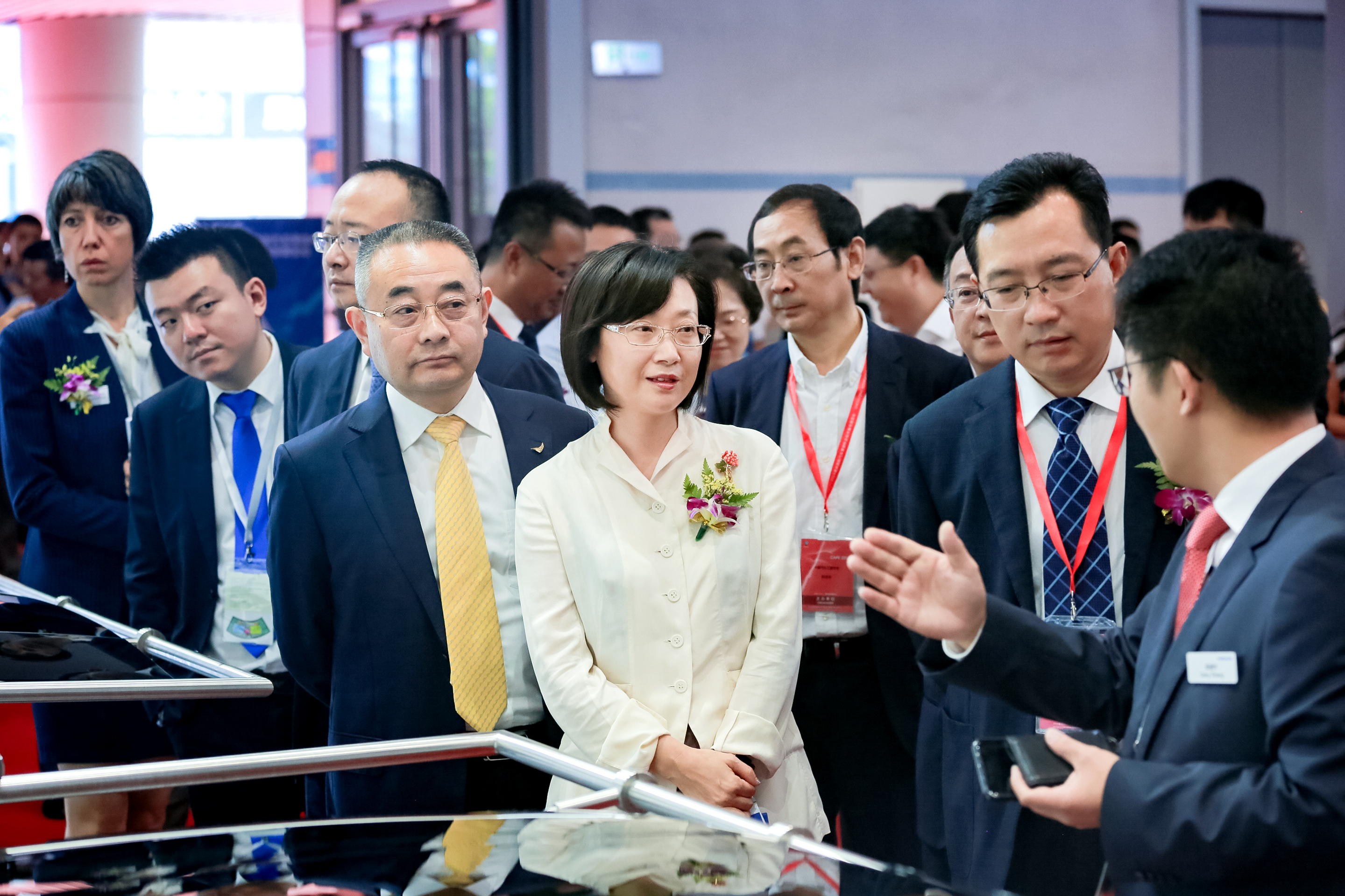 贵宾参观CAPE 2018.jpg