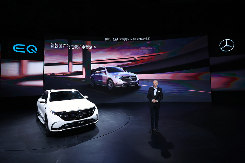 04.戴姆勒股份公司董事会成员、负责大中华区业务的唐仕凯先生表示，全新EQC纯电SUV是一台拥有100%梅赛德斯-奔驰基因的纯电SUV.JPG
