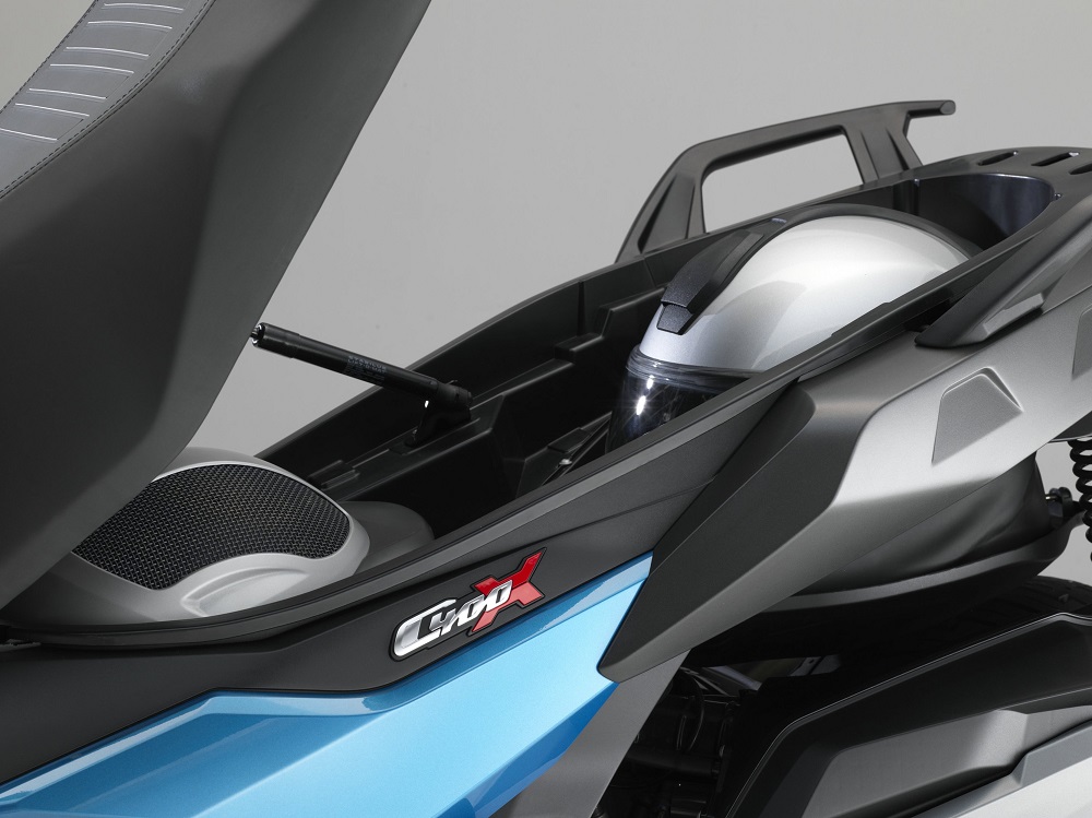 09.全新BMW C 400 X Flex Case可扩展储物系统.jpg