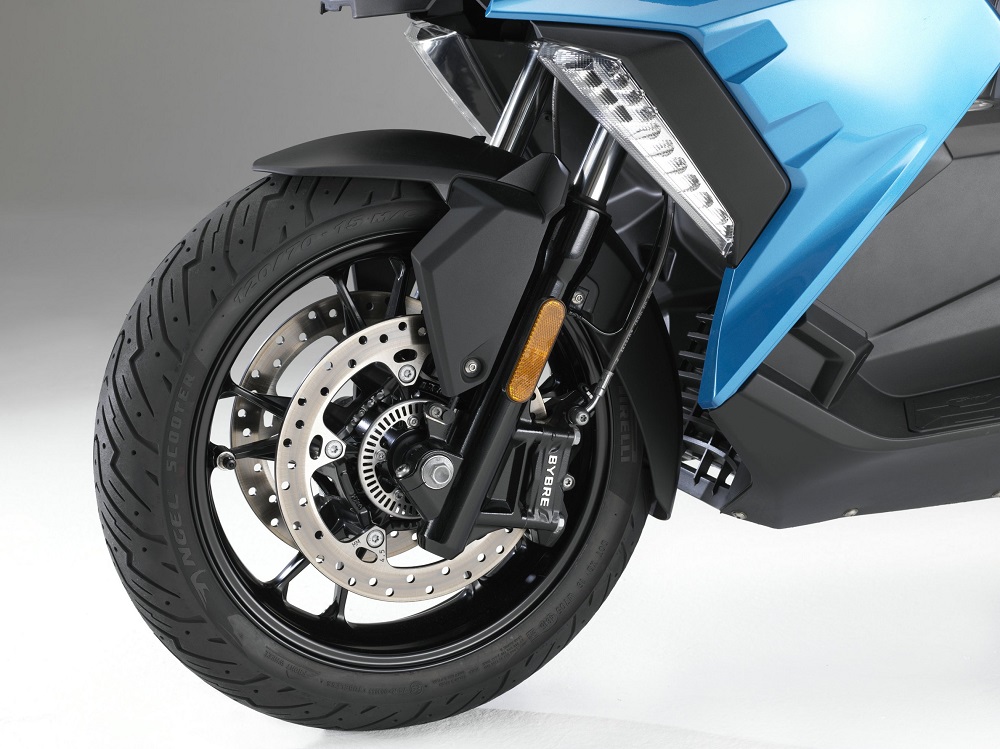 08.全新BMW C 400 X前制动系统.jpg