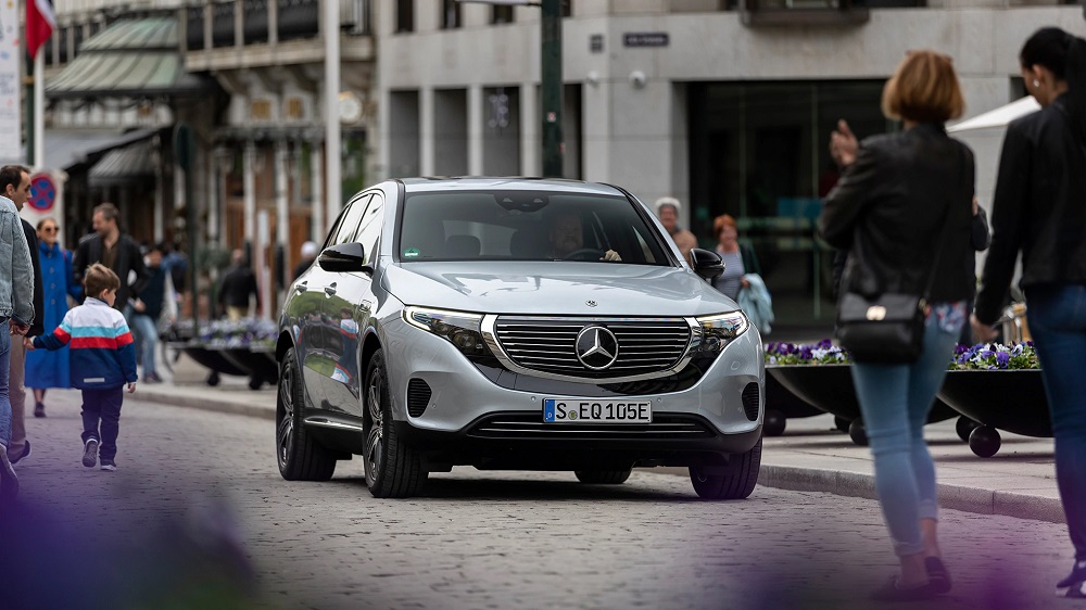 2020-Mercedes-Benz-EQC-160.jpg