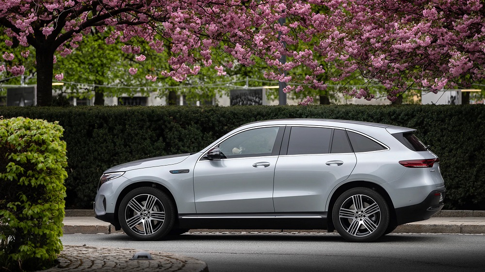 2020-Mercedes-Benz-EQC-159.jpg