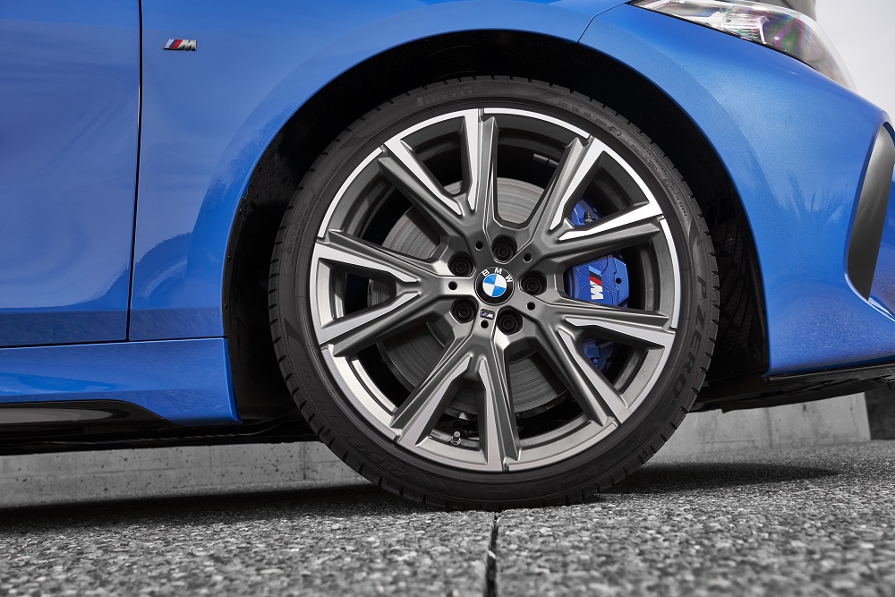 P90349579_highRes_the-all-new-bmw-1-se.jpg