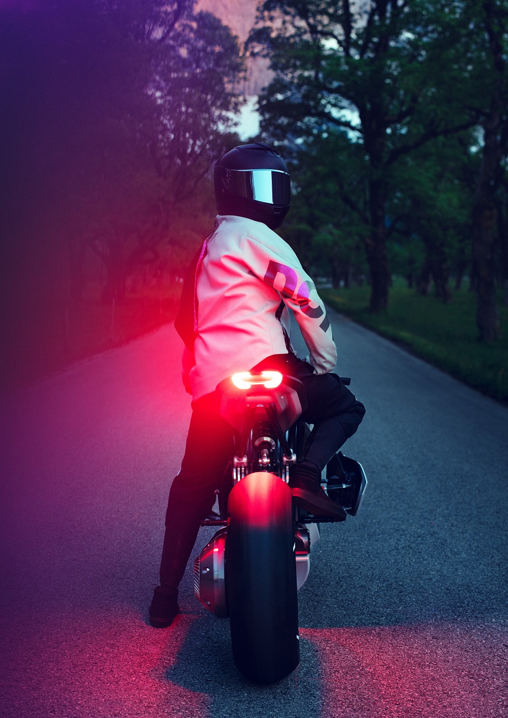 P90354712_highRes_bmw-motorrad-vision-.jpg