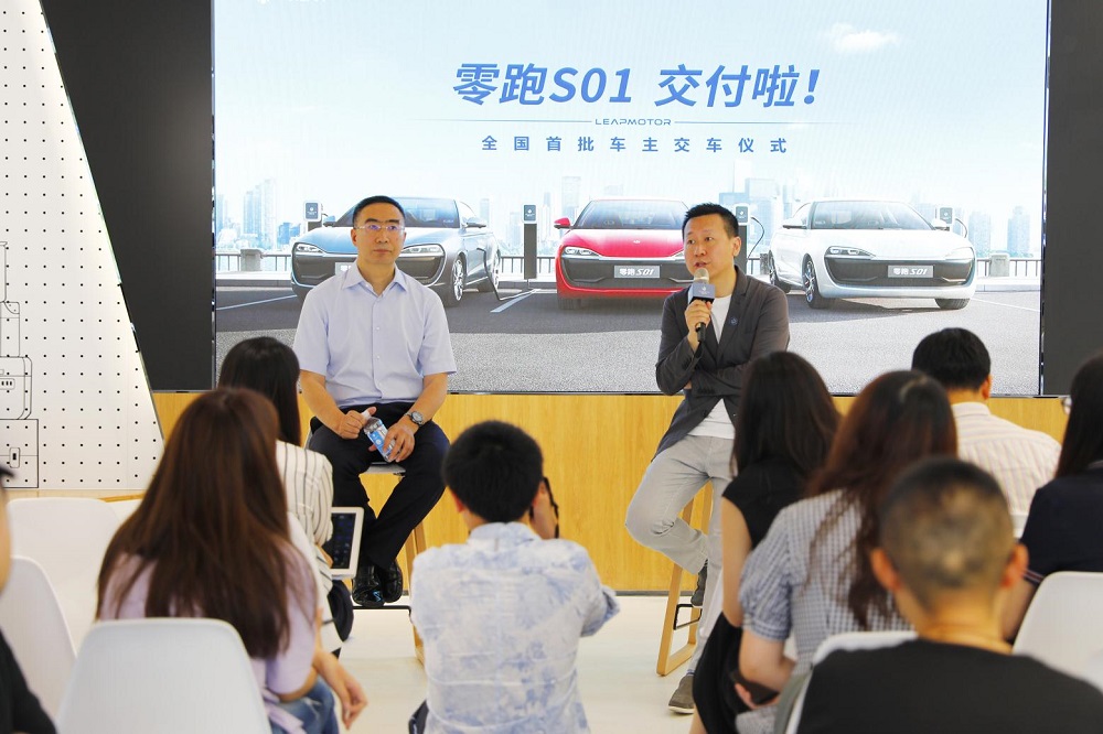 零跑汽车创始人、董事长朱江明，零跑汽车副总裁赵刚与媒体进行交流.jpg