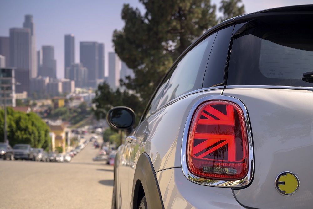 P90357222_highRes_the-new-mini-cooper-.jpg