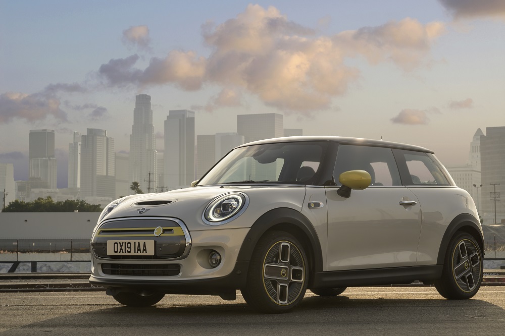 P90357228_highRes_the-new-mini-cooper-.jpg