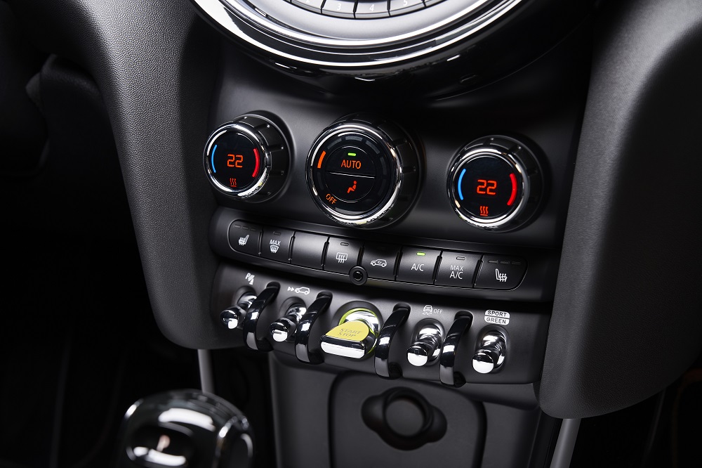 P90357971_highRes_the-new-mini-cooper-.jpg