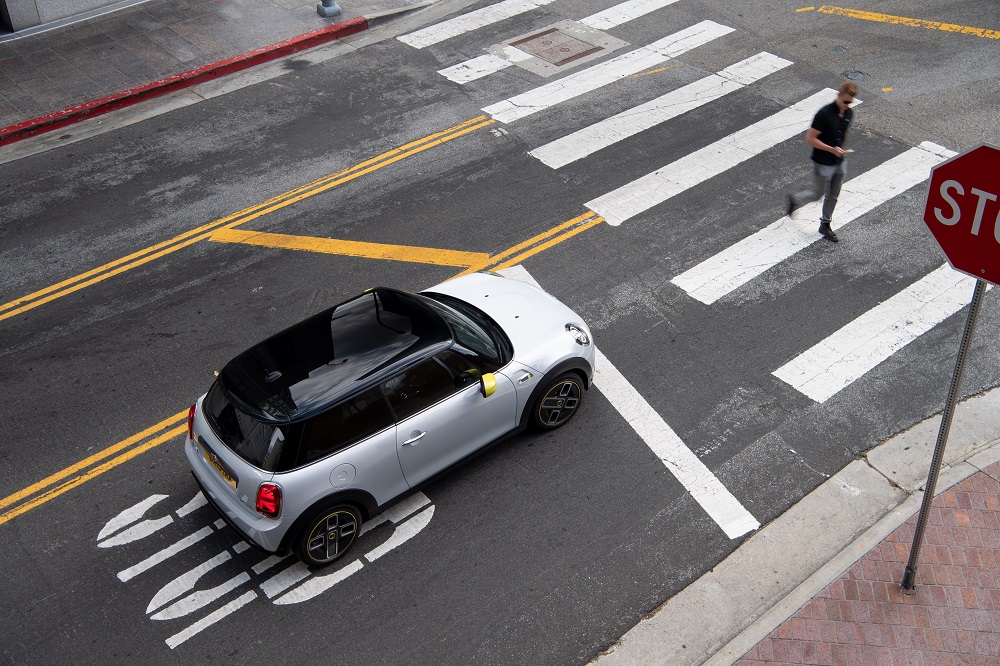 P90357243_highRes_the-new-mini-cooper-.jpg