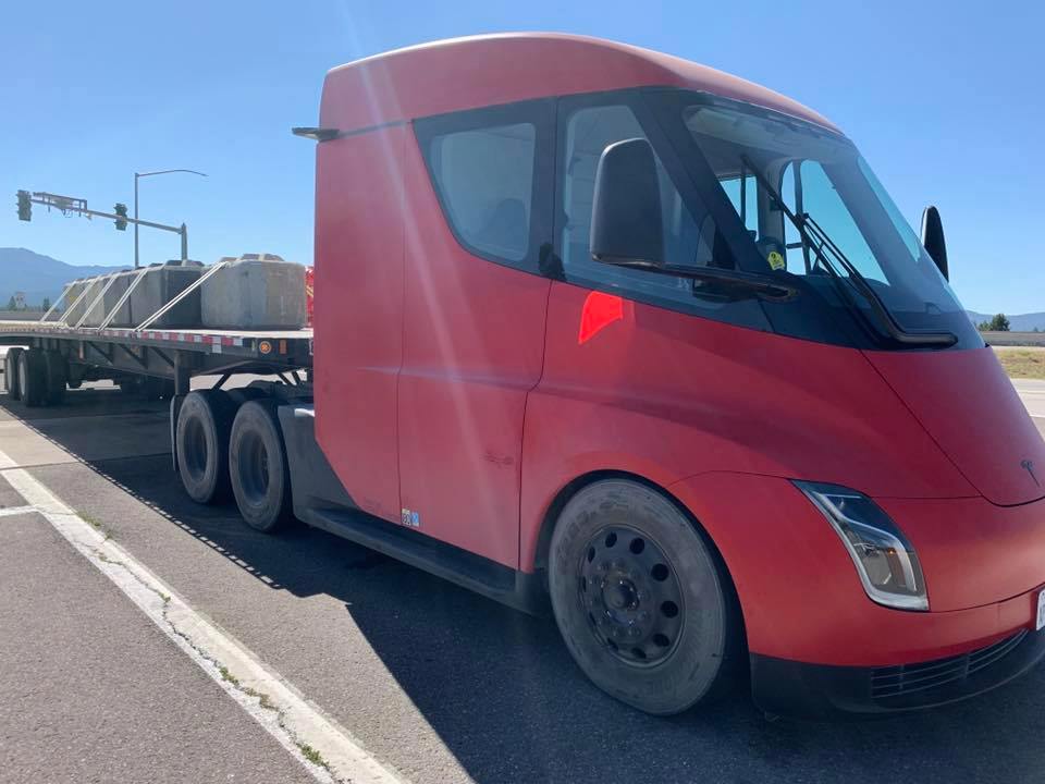 Tesla-SEmi-electric-truck-range-test-4.jpg