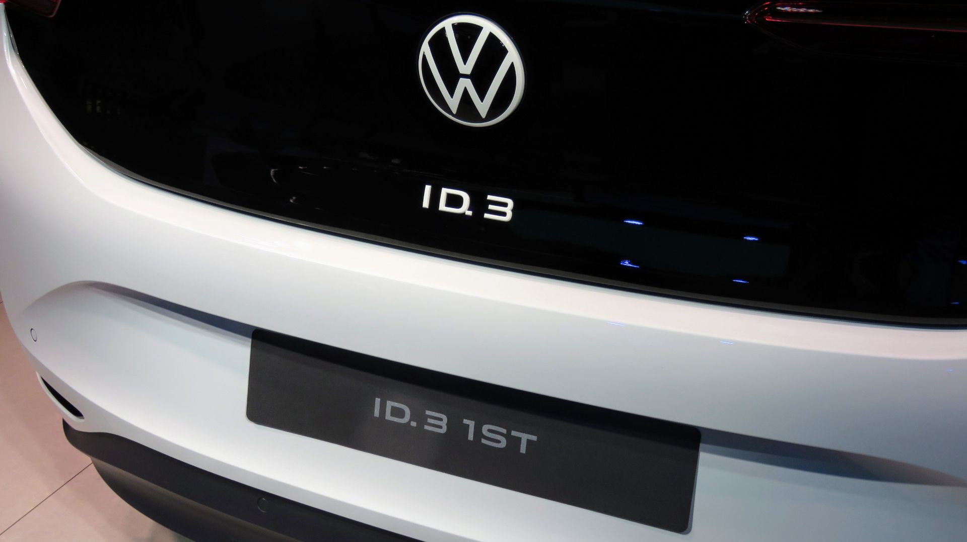 volkswagen-id-3-euro-spec--2019-frankfurt-auto-show_100715120_h.jpg