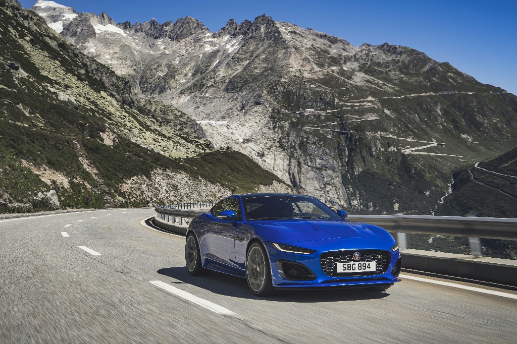 Jag_F-TYPE_R_21MY_Velocity_Blue_Reveal_Switzerland_02.12.19_06.jpg